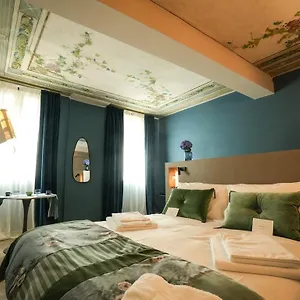 https://santeufemia-30.emilia-romagnahotels.net